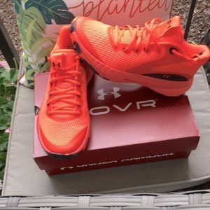 Never worn Under Armour trainers